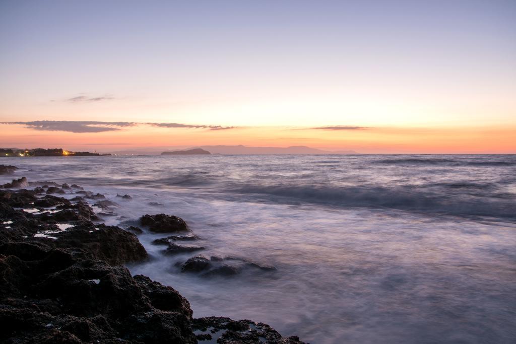 Ocean Waves Hotel Hriszí Aktí Haniá Kültér fotó