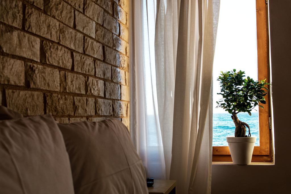 Ocean Waves Hotel Hriszí Aktí Haniá Kültér fotó