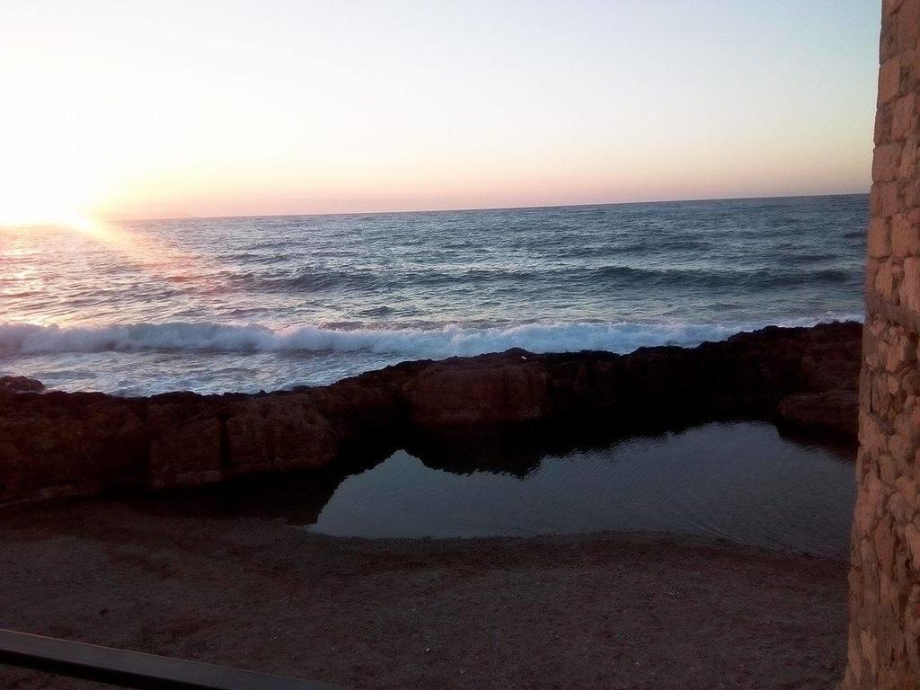 Ocean Waves Hotel Hriszí Aktí Haniá Kültér fotó