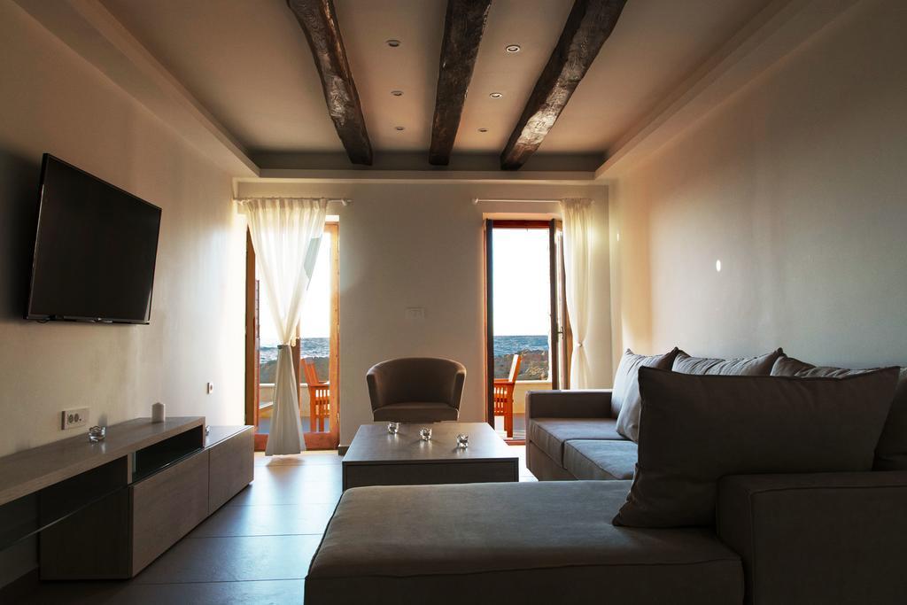 Ocean Waves Hotel Hriszí Aktí Haniá Kültér fotó