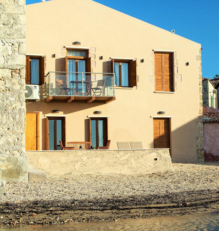 Ocean Waves Hotel Hriszí Aktí Haniá Kültér fotó